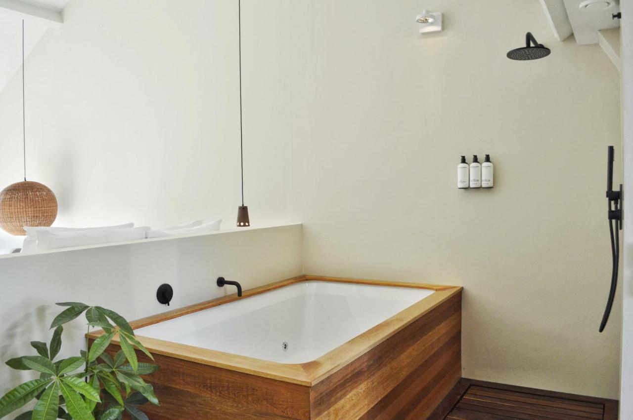 Van Heeckeren Apartments & Suites Nes 네스 외부 사진