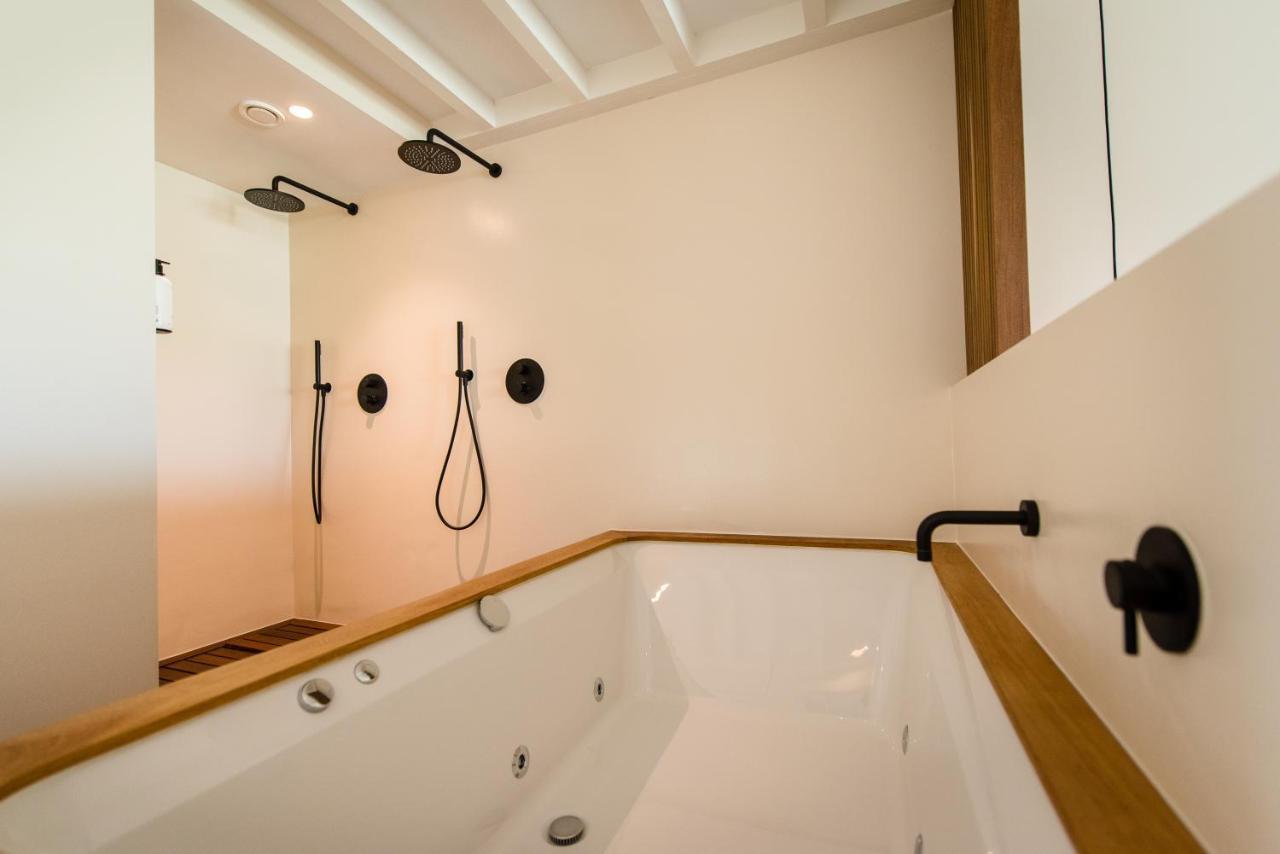 Van Heeckeren Apartments & Suites Nes 네스 외부 사진